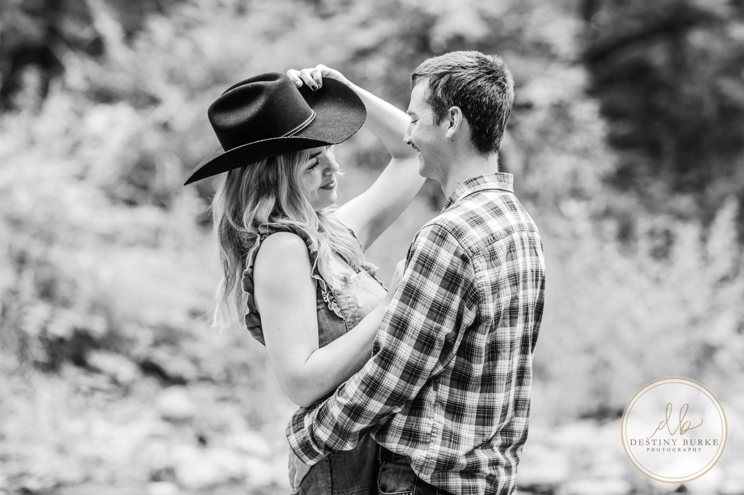 Rochester, Ny, Wedding, Photographer, Photography, Engagement, Couples, Mini Sessions, Avon NY, Avon, 5 Arch Bridge, Water, Creek Sessions,